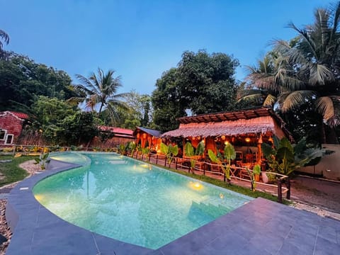 Spring, Day, Garden, Garden view, Pool view, Swimming pool, sunbed