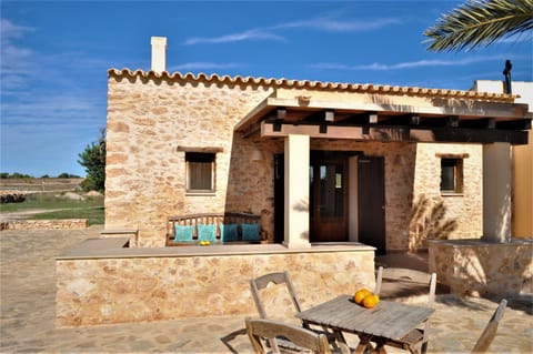 Property building, Patio, Day, sunbed
