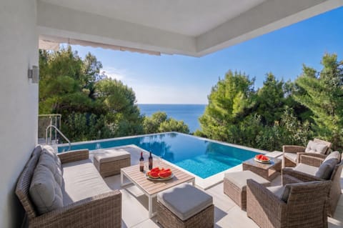 Day, View (from property/room), Pool view, Sea view, Swimming pool, sunbed
