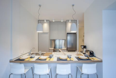 Kitchen or kitchenette, Dining area