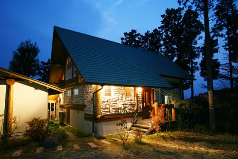 Facade/entrance, Night