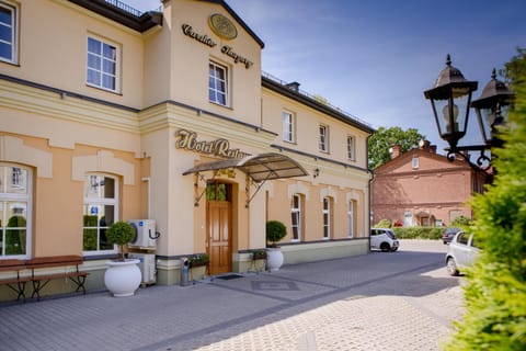 Property building, Day