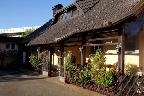 Facade/entrance