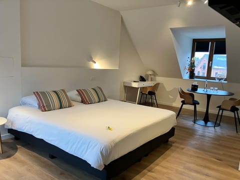 Bed, Living room, Bedroom