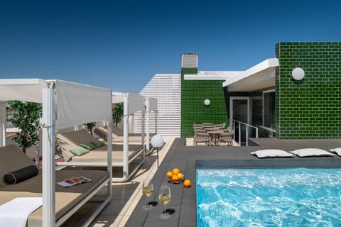 Day, Swimming pool, sunbed