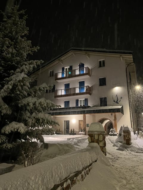 Facade/entrance, Winter