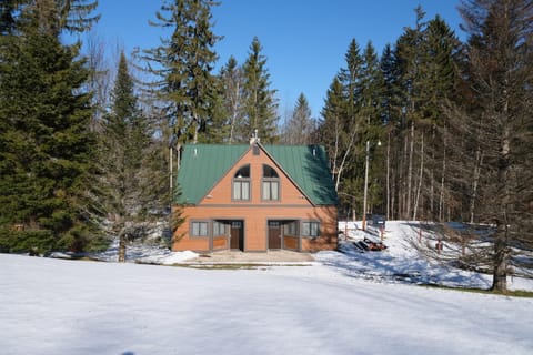 Property building, Facade/entrance, Winter