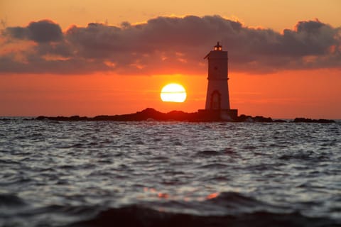 Nearby landmark, Neighbourhood, Natural landscape, Fishing, Snorkeling, Hiking, Cycling, Diving, Sea view, Sunset