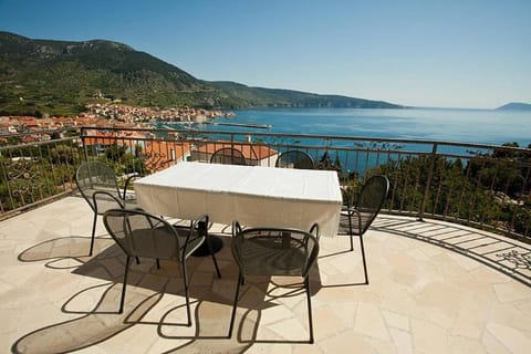 Patio, Natural landscape, Balcony/Terrace, Seating area, Mountain view, Sea view