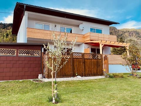 Ferienwohnung Resi mit traumhaftem Seepanorama Apartment in Carinthia, Austria