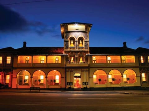 Facade/entrance, Night