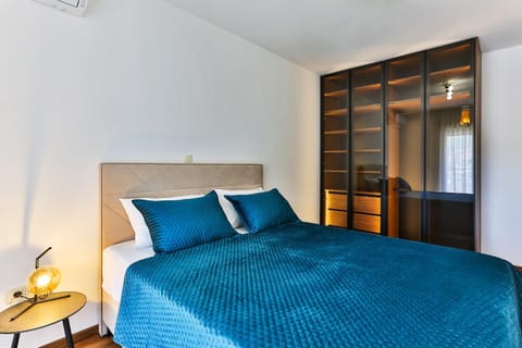 Bed, Bedroom, wardrobe