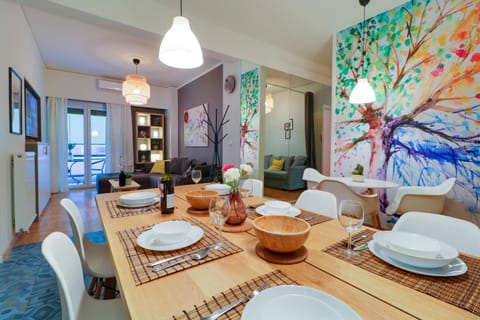 Bed, TV and multimedia, Coffee/tea facilities, Balcony/Terrace, Kitchen or kitchenette, Living room, Seating area, Dining area, group of guests