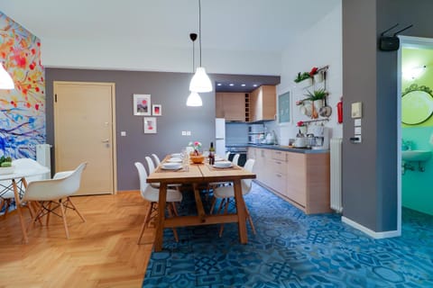 Kitchen or kitchenette, Dining area, oven, stove