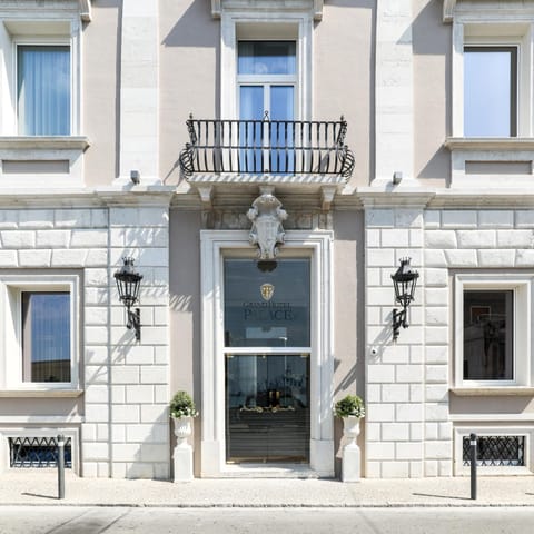 Property building, Facade/entrance