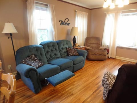 2 Blks St Marys Main Fl Beds Bath CoveredByFaith House in Rochester