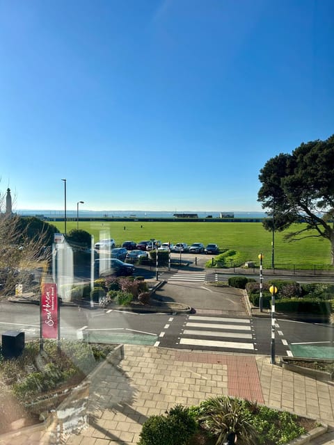 Neighbourhood, Sea view