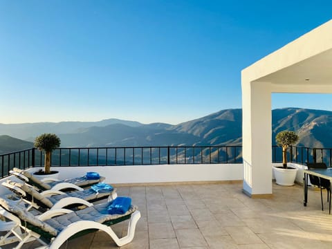 Natural landscape, View (from property/room), Balcony/Terrace, Mountain view, sunbed