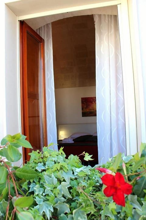 Decorative detail, Floor plan