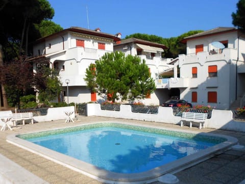 Property building, Summer, Swimming pool