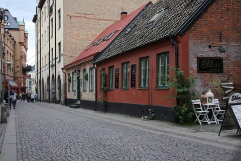 Facade/entrance, Area and facilities