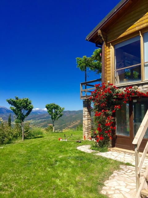 Property building, Natural landscape, Garden, Garden view, Mountain view