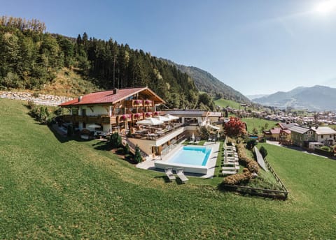 Property building, Natural landscape, Mountain view, Pool view, Swimming pool, sunbed