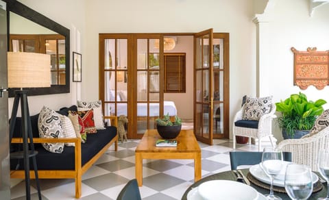 Living room, Pool view