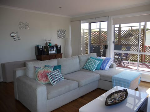 Prime Location - Totally Refurbished Apartment in Bridport