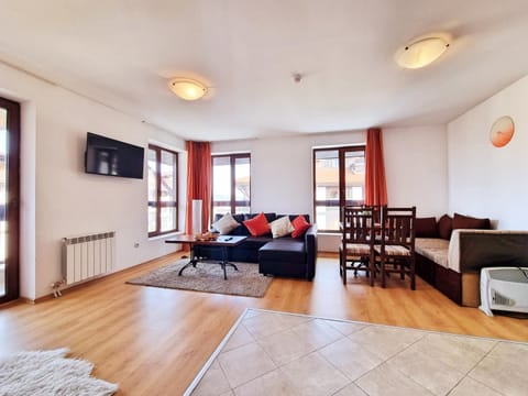 Communal lounge/ TV room, Living room, Dining area