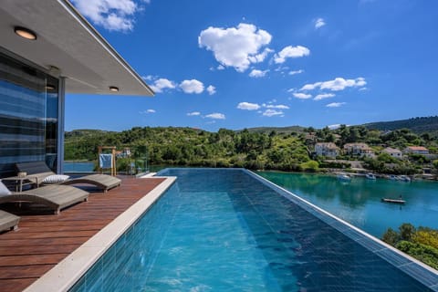 Patio, Day, Natural landscape, View (from property/room), Balcony/Terrace, Pool view, Swimming pool, Swimming pool, sunbed