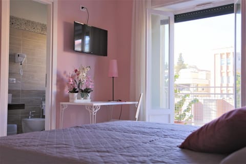 Bathroom, Balcony/Terrace, City view