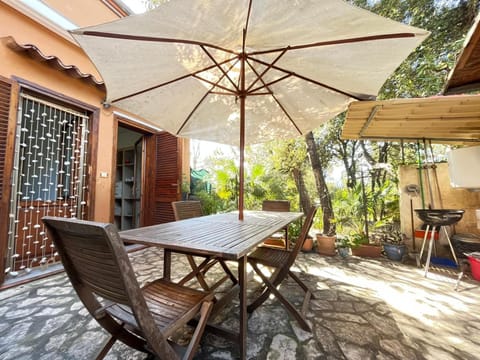 BBQ facilities, Garden, Dining area