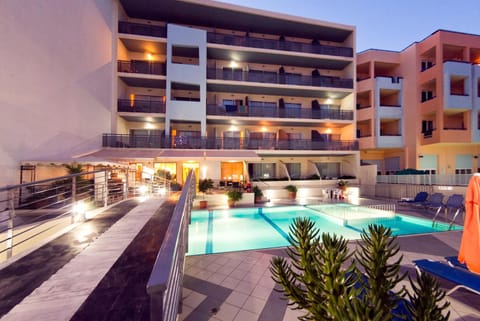 Balcony/Terrace, Swimming pool, Swimming pool