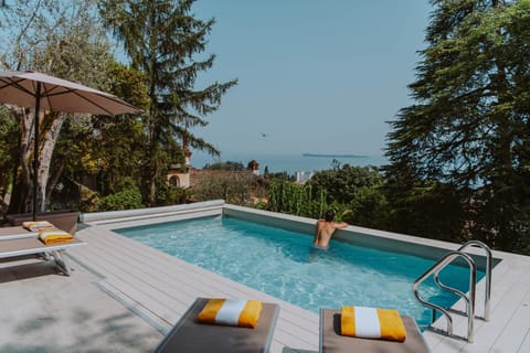 Lake view, Swimming pool