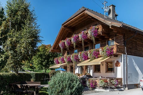 Property building, Summer, Balcony/Terrace