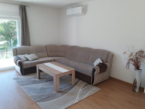 Living room, Garden view