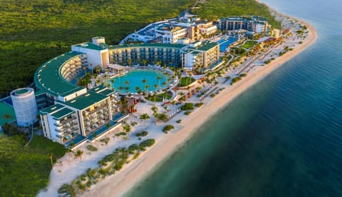 Property building, Day, Natural landscape, Bird's eye view, Beach, Pool view, Sea view, Swimming pool