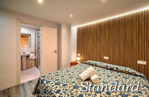 Bed, Bathroom, Photo of the whole room, Decorative detail, Decorative detail, Bedroom, towels