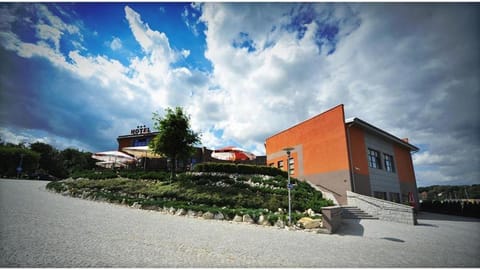 Property building, Day