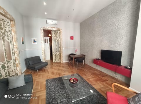 TV and multimedia, Living room, Seating area, air conditioner