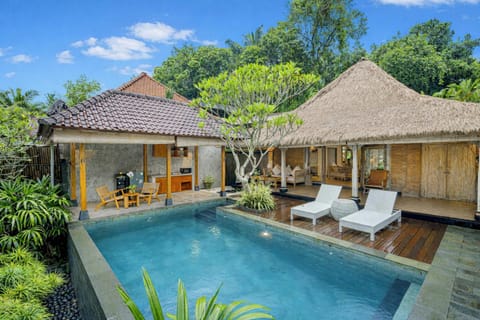 Property building, Day, Swimming pool