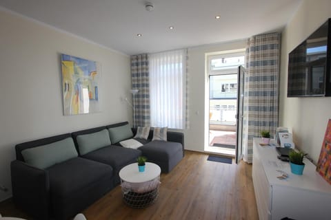 TV and multimedia, Balcony/Terrace, Living room