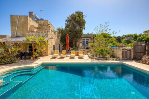 Property building, Swimming pool, sunbed