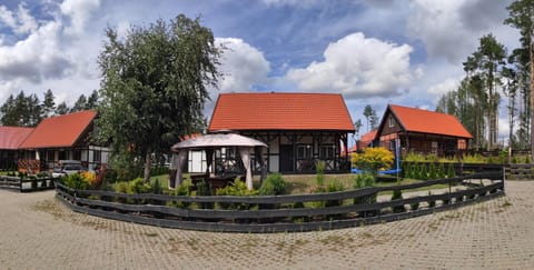 Facade/entrance, BBQ facilities, Garden, Balcony/Terrace