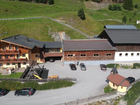 Bird's eye view, Parking