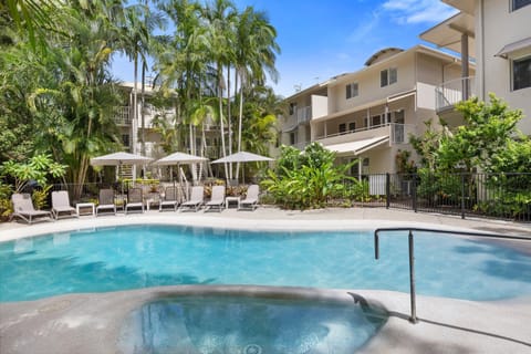 Garden view, Swimming pool, sunbed