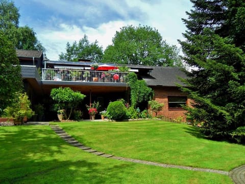 Facade/entrance, Balcony/Terrace