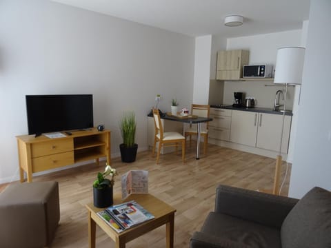 Kitchen or kitchenette, Living room