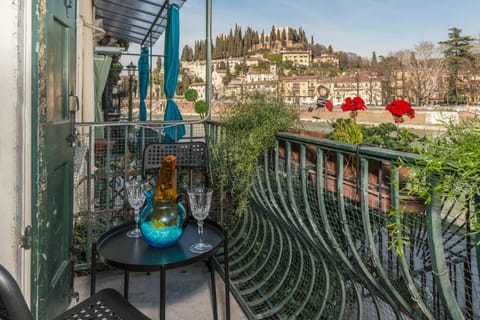 Balcony/Terrace, City view, Mountain view, River view